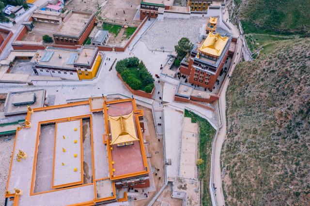 这里有着世界上最长的转经筒，一圈下来两小时休闲区蓝鸢梦想 - Www.slyday.coM