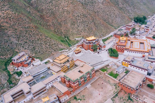 这里有着世界上最长的转经筒，一圈下来两小时休闲区蓝鸢梦想 - Www.slyday.coM