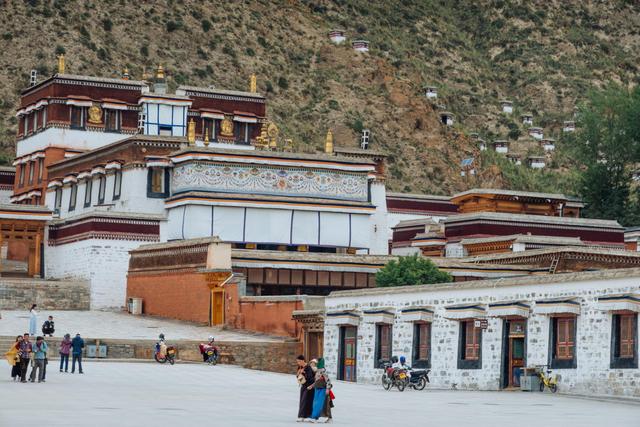 这里有着世界上最长的转经筒，一圈下来两小时休闲区蓝鸢梦想 - Www.slyday.coM