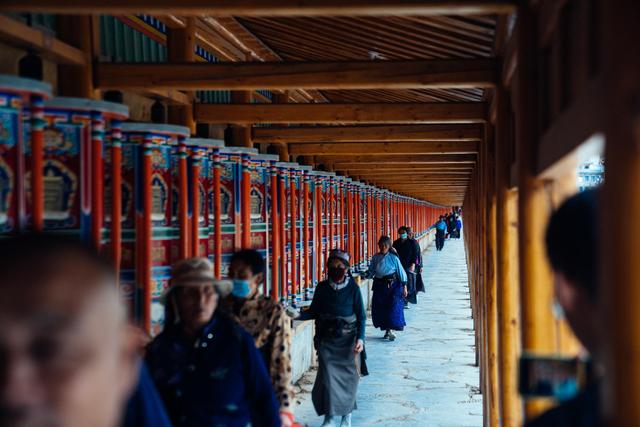 这里有着世界上最长的转经筒，一圈下来两小时休闲区蓝鸢梦想 - Www.slyday.coM