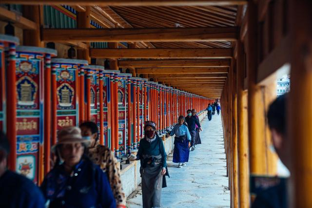 这里有着世界上最长的转经筒，一圈下来两小时休闲区蓝鸢梦想 - Www.slyday.coM