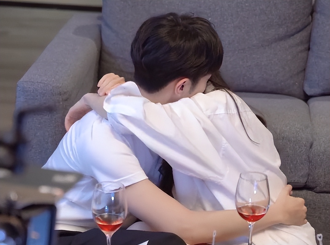 Baby新剧花絮，与小12岁赖冠霖三分钟吻8次，被指毫无CP感休闲区蓝鸢梦想 - Www.slyday.coM