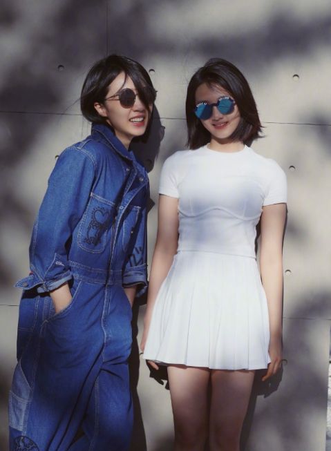 黄多多晒照穿绿色背心超酷飒 侧颜精致很像妈妈孙莉休闲区蓝鸢梦想 - Www.slyday.coM 黄多多晒照穿绿色背心超酷飒 侧颜精致很像妈妈孙莉休闲区蓝鸢梦想 - Www.slyday.coM