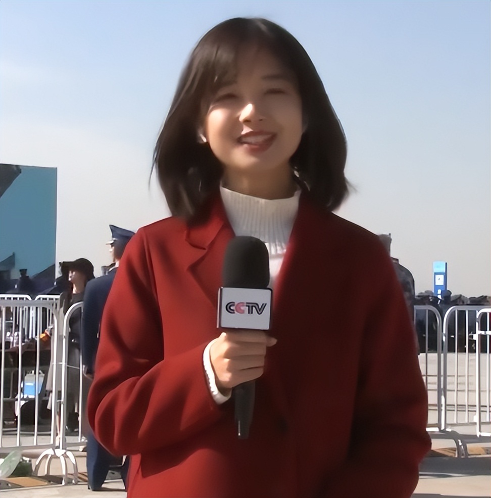 32岁王冰冰穿校服扮学生扎马尾戴眼镜超清纯皮肤白皙身形消瘦
