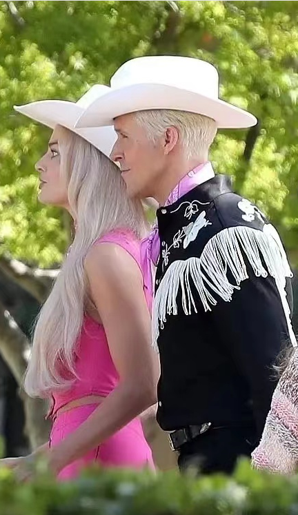 芭比娃娃真人电影惹争议,主角造型褒贬不一,男神瑞恩惨输小丑女休闲区蓝鸢梦想 - Www.slyday.coM 芭比娃娃真人电影惹争议,主角造型褒贬不一,男神瑞恩惨输小丑女休闲区蓝鸢梦想 - Www.slyday.coM