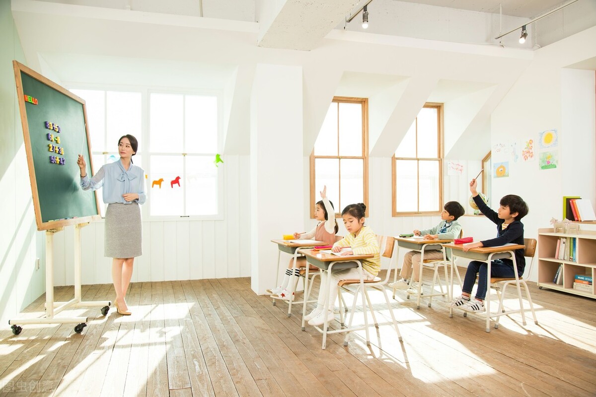 教师和公务员的差距不止是工资,工作10年才看清楚,已经晚了!休闲区蓝鸢梦想 - Www.slyday.coM 教师和公务员的差距不止是工资,工作10年才看清楚,已经晚了!休闲区蓝鸢梦想 - Www.slyday.coM