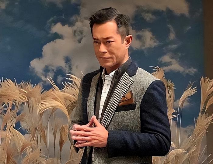 古天乐为何接烂片？每月需340万元付工资，还要花钱做公益捐学校休闲区蓝鸢梦想 - Www.slyday.coM