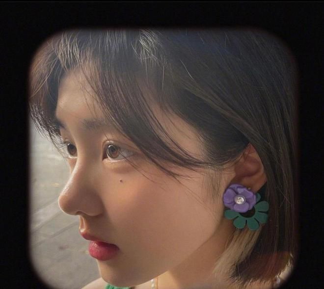 黄多多晒照穿绿色背心超酷飒 侧颜精致很像妈妈孙莉休闲区蓝鸢梦想 - Www.slyday.coM 黄多多晒照穿绿色背心超酷飒 侧颜精致很像妈妈孙莉休闲区蓝鸢梦想 - Www.slyday.coM