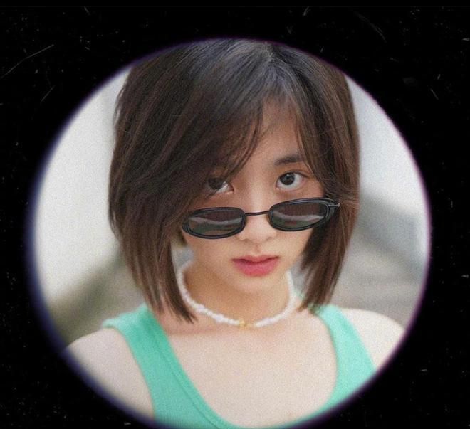 黄多多晒照穿绿色背心超酷飒 侧颜精致很像妈妈孙莉休闲区蓝鸢梦想 - Www.slyday.coM 黄多多晒照穿绿色背心超酷飒 侧颜精致很像妈妈孙莉休闲区蓝鸢梦想 - Www.slyday.coM