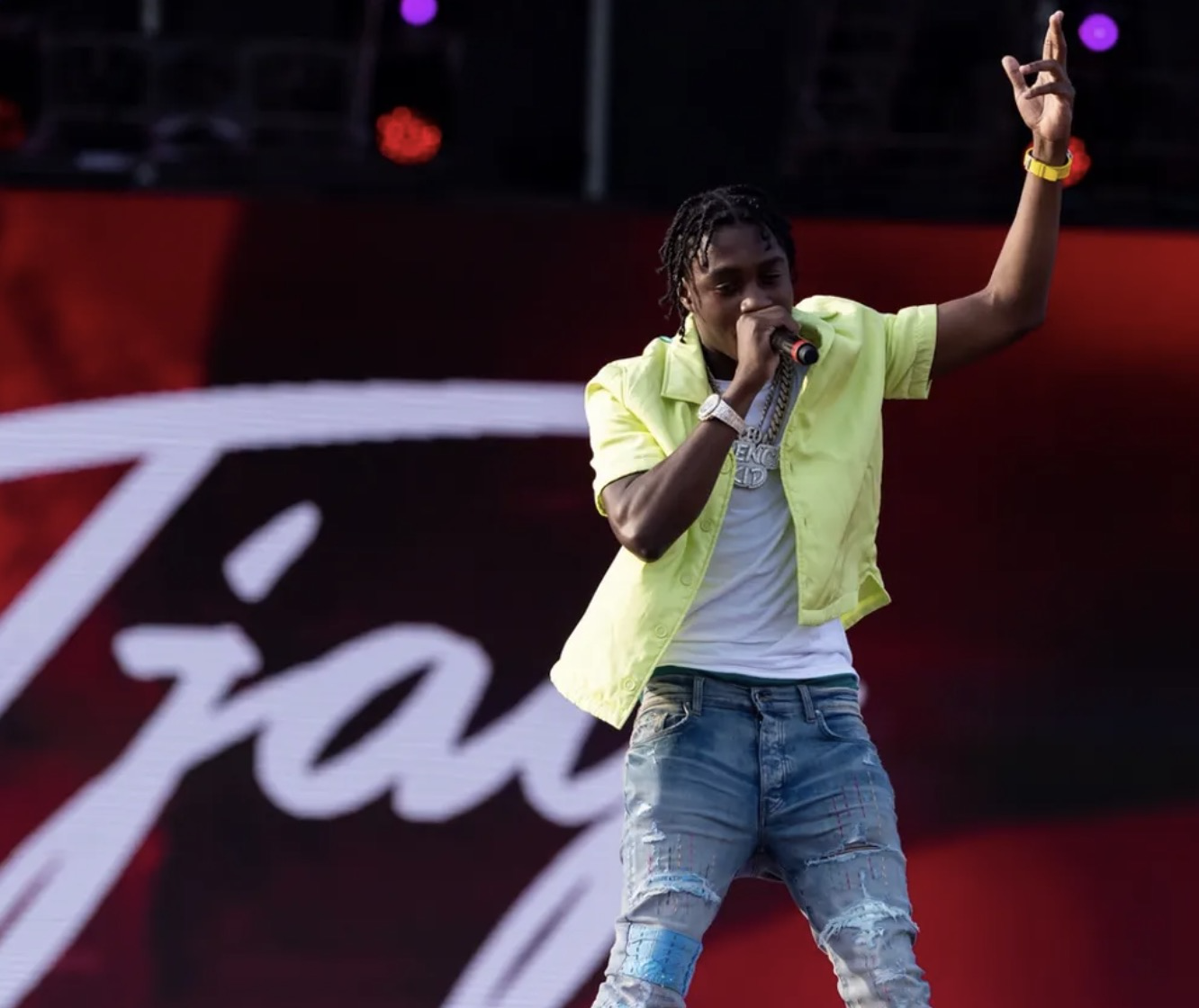 21岁说唱歌手liltjay被枪击未脱离生命危险疑犯仍逍遥法外