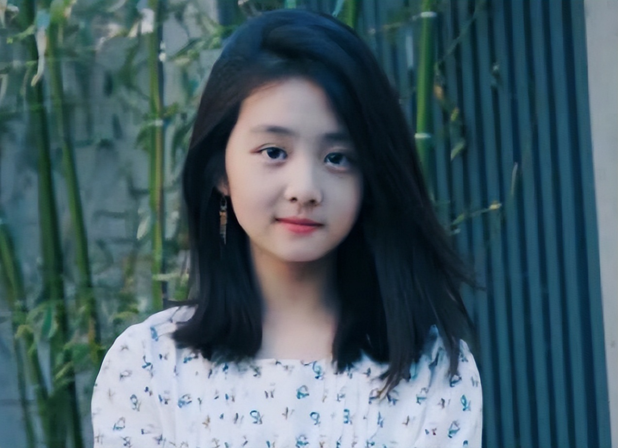 16岁黄多多近照曝光，浓妆艳抹成熟艳丽，少了美少女的清新自信|黄多多|娱乐圈|美少女_新浪新闻