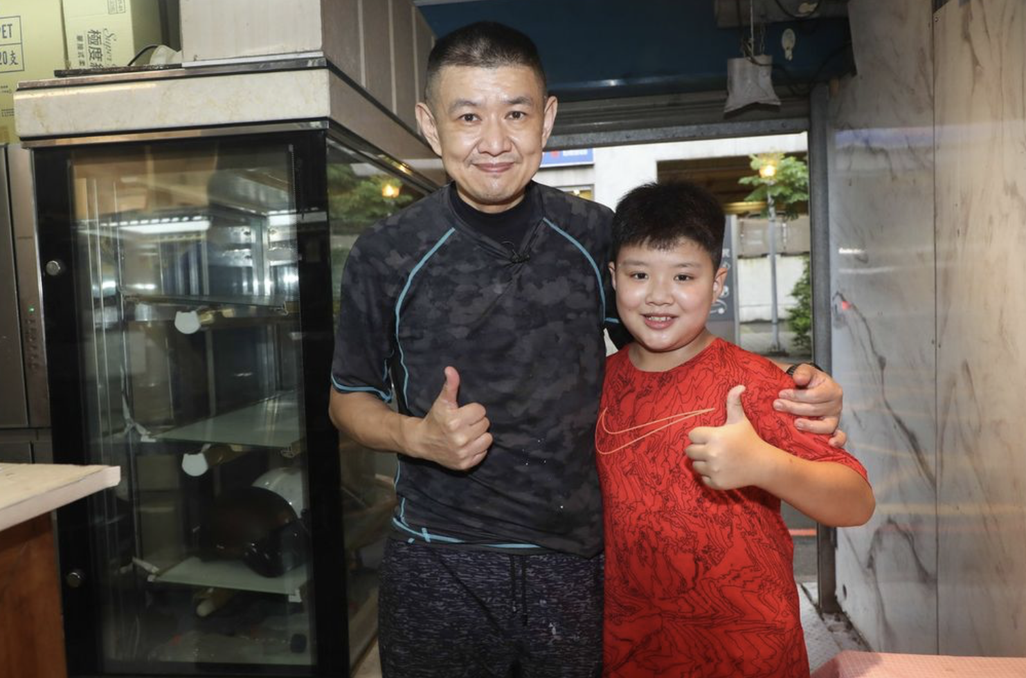 林志颖50岁大哥卖肠粉5年,自曝生意勉强养全家,不靠弟弟做招牌休闲区蓝鸢梦想 - Www.slyday.coM 林志颖50岁大哥卖肠粉5年,自曝生意勉强养全家,不靠弟弟做招牌休闲区蓝鸢梦想 - Www.slyday.coM