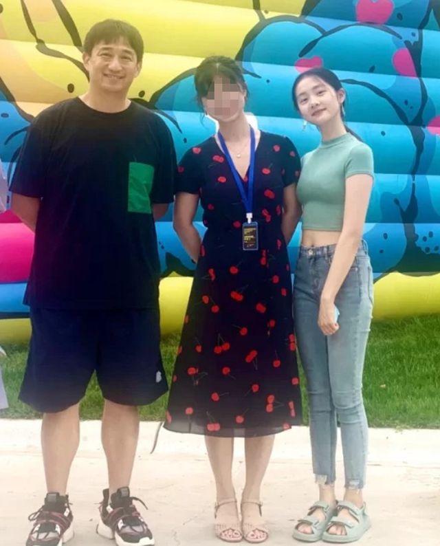 16岁黄多多分享美照,短发红唇上演侧颜杀,对镜摆拍心情好!休闲区蓝鸢梦想 - Www.slyday.coM 16岁黄多多分享美照,短发红唇上演侧颜杀,对镜摆拍心情好!休闲区蓝鸢梦想 - Www.slyday.coM