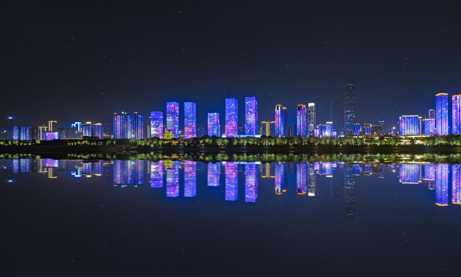 最美湘江夜景观赏地原来藏在长沙富力万达文华酒店里