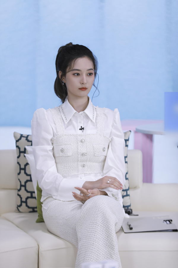 徐艺洋首唱左右上班啦妈妈谈及青春共情落泪