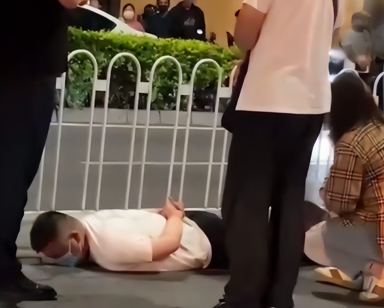 道歉完毕之后，马上就开直播！流量密码算是被n1乐队玩明白了休闲区蓝鸢梦想 - Www.slyday.coM