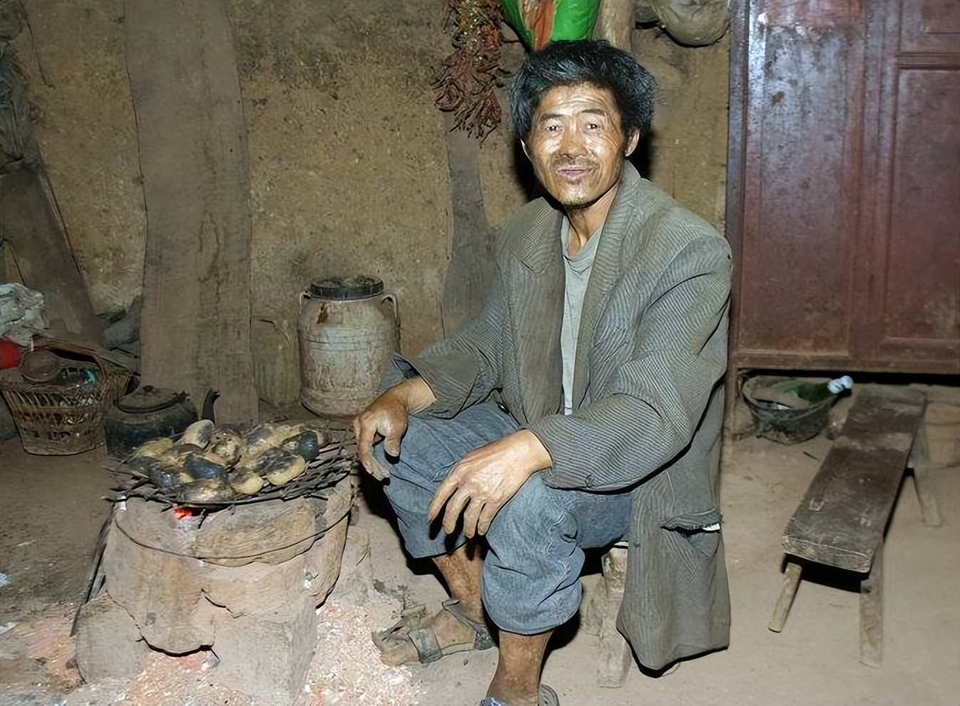 不要轻易去嘲笑别人，特别是有负债的啃老族，你们真的比光棍强吗休闲区蓝鸢梦想 - Www.slyday.coM