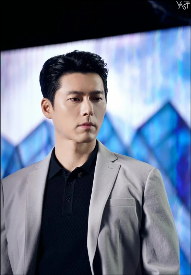 39岁玄彬结婚后更有男人味新大片穿衬衫秀肌肉有抬头纹都帅气