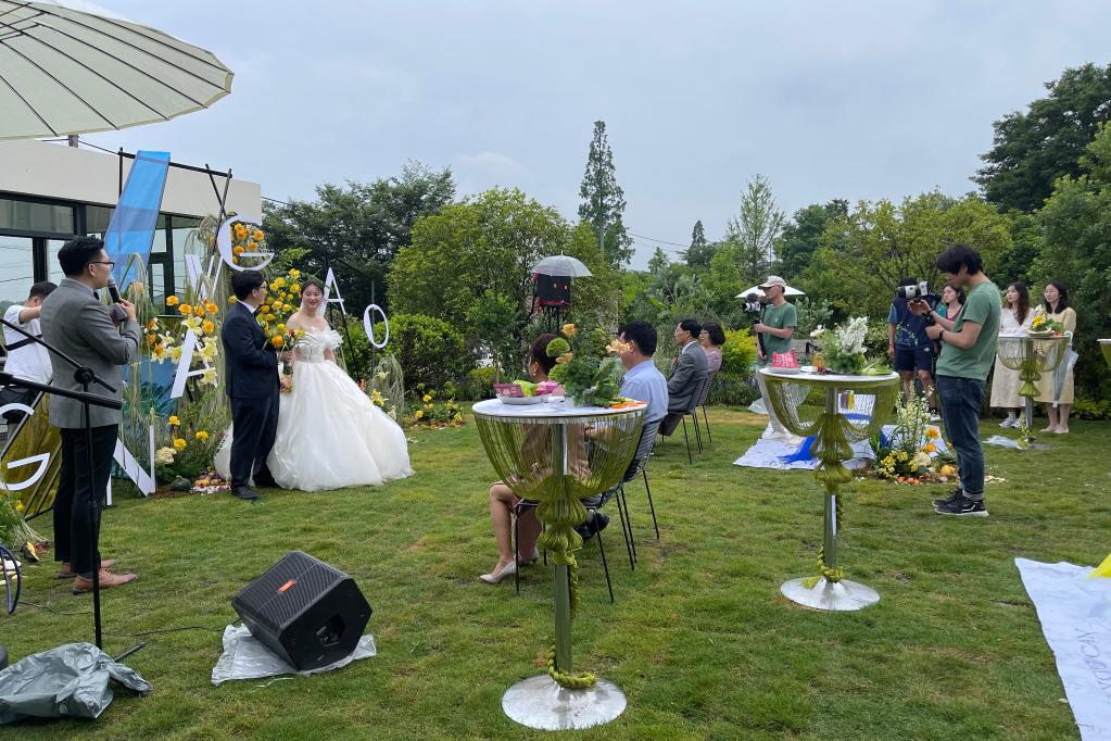 　　5月28日，一对新人在主题民宿“弥宫”举办婚礼。新华社记者 岳德亮 摄
