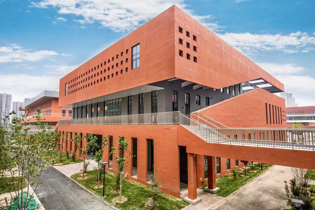 北京景山学校党委书记张斌平年轻教师应该更具社会责任感