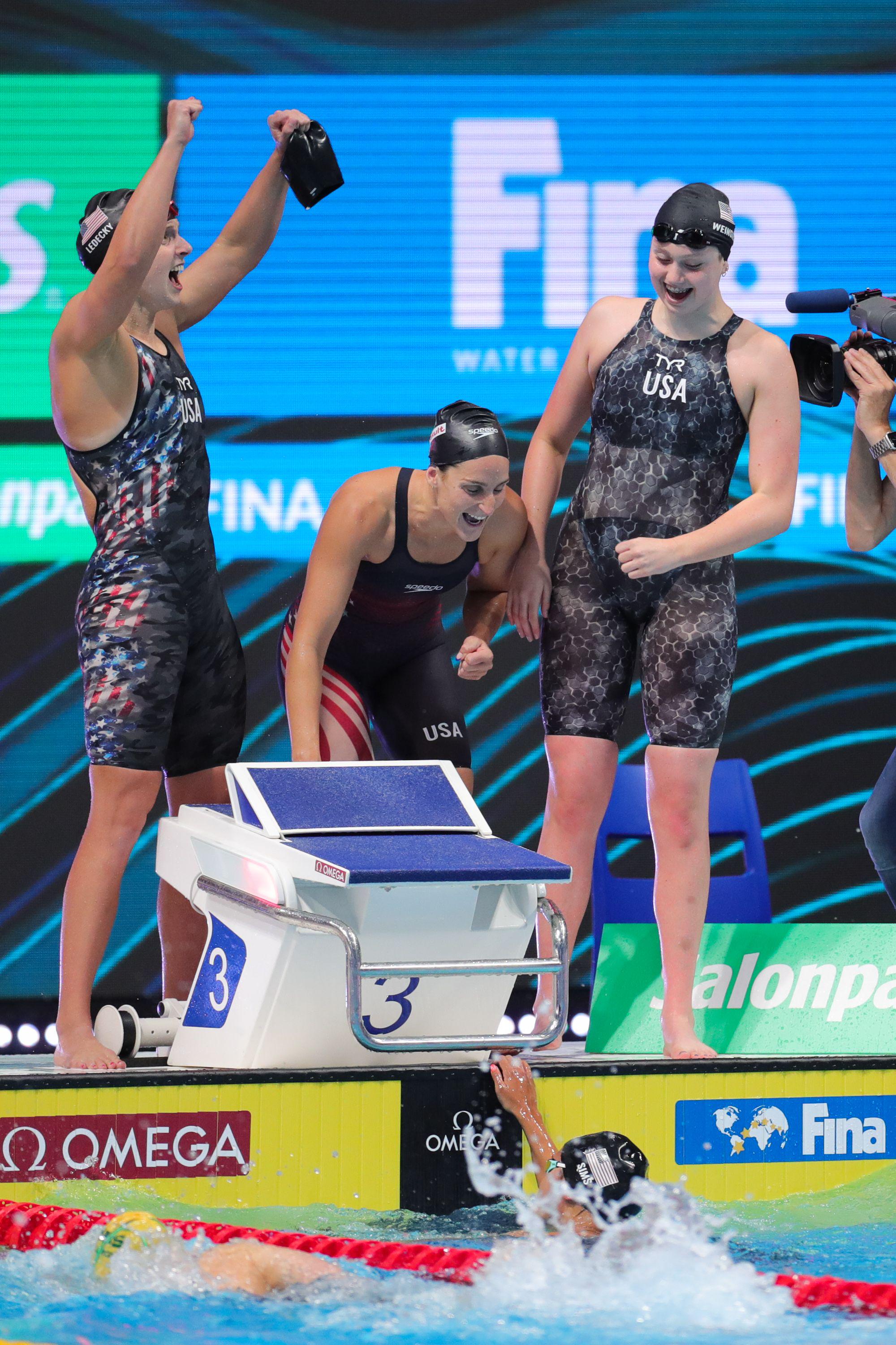 游泳世锦赛美国队获女子4x200米自由泳接力冠军