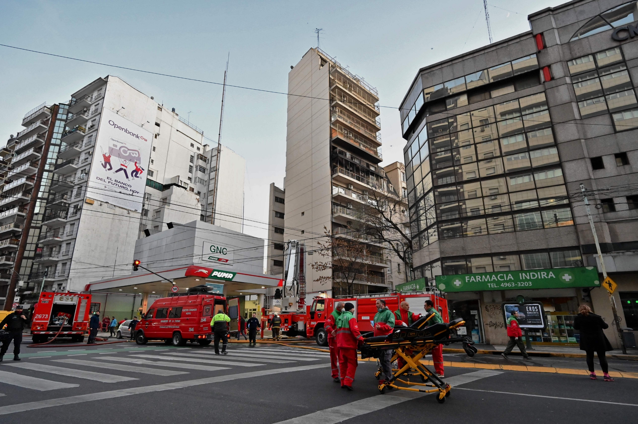 阿根廷布宜诺斯艾利斯一公寓楼发生火灾