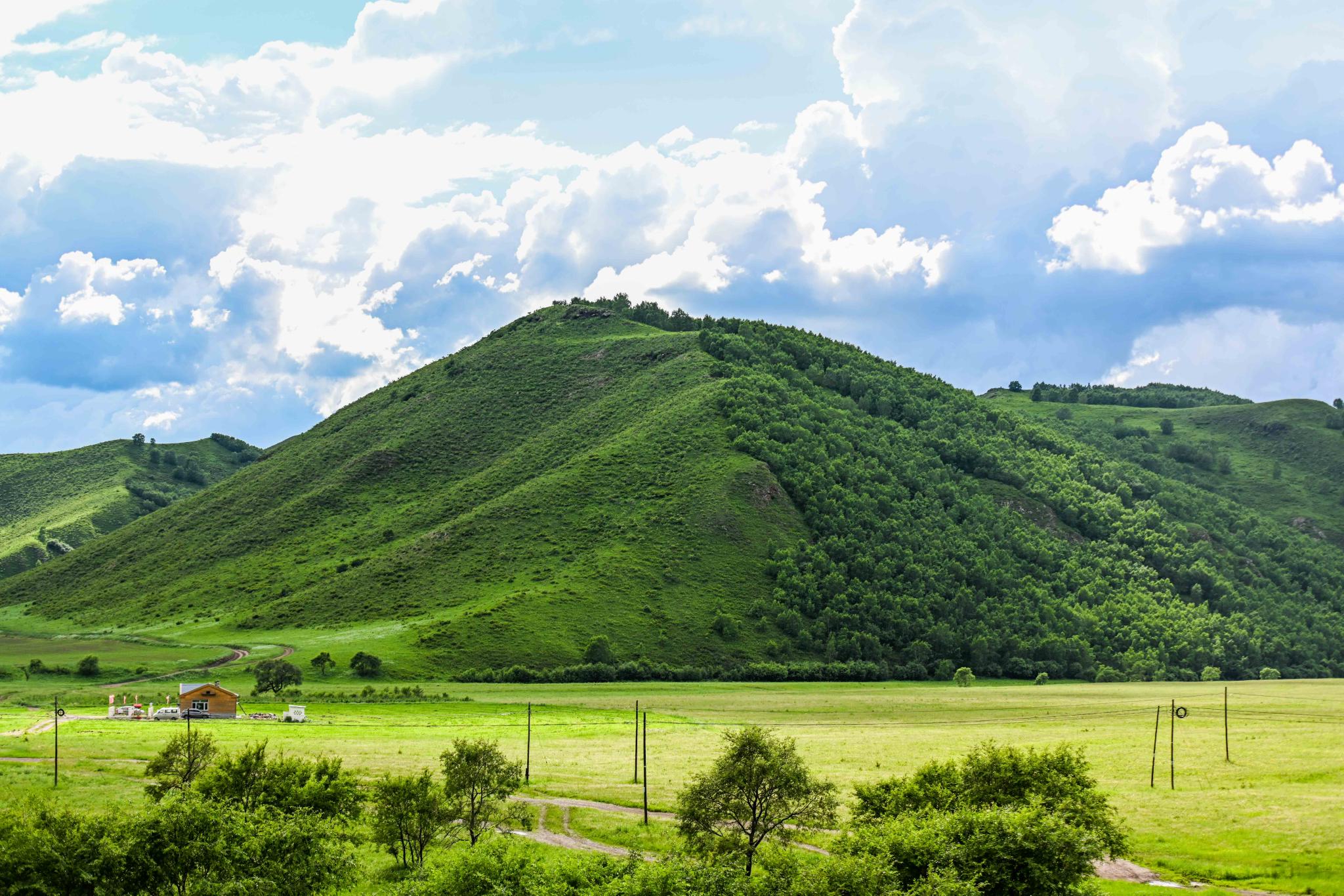 内蒙古兴安盟夏日青山入画来