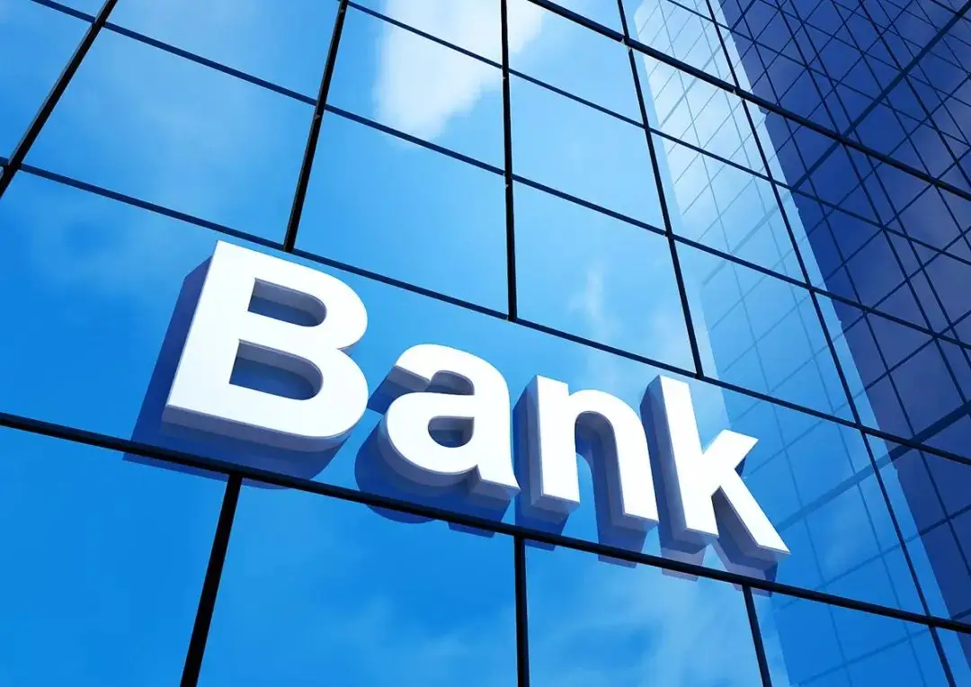 回应河南村镇银行问题，谈中小银行风险问题，银保监会：