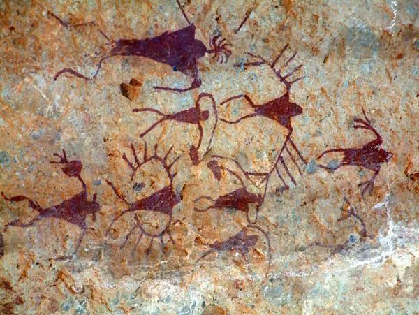 云南省沧源发现的岩画则描绘了人类的活动,包括狩猎,舞蹈,祭祀和战争.