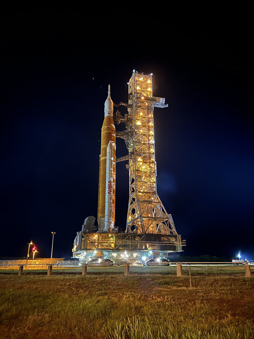 6月6日，NASA月球火箭太空发射系统（SLS）抵达39B发射台。视觉中国