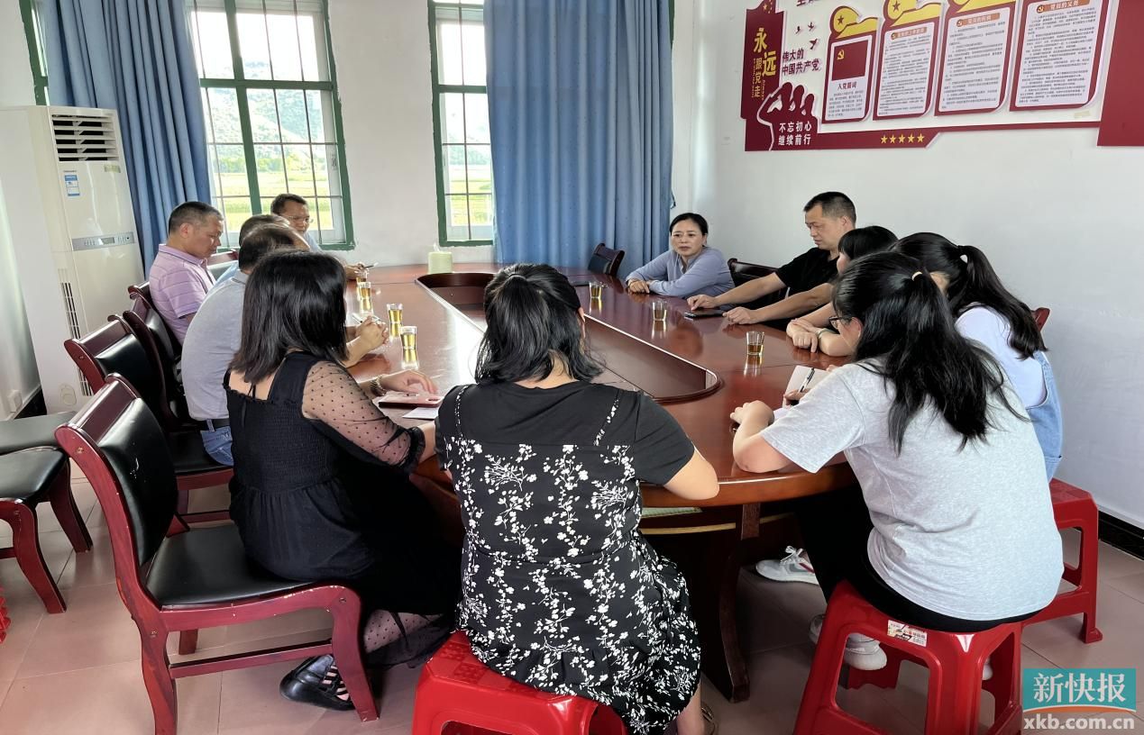 乡村振兴日记（526）看到小朋友纯真的笑脸，觉得一切努力都值得！休闲区蓝鸢梦想 - Www.slyday.coM