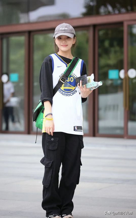 济南的夏天,从来不缺美女|济南|街拍|美女_新浪新闻