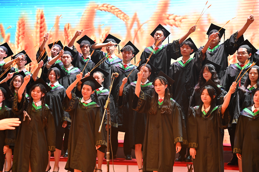 毕业生|毕业典礼|校友_新浪新闻