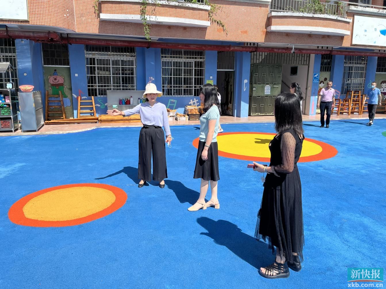 乡村振兴日记（526）看到小朋友纯真的笑脸，觉得一切努力都值得！休闲区蓝鸢梦想 - Www.slyday.coM