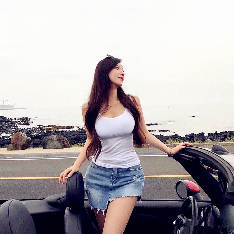 韩国"完颜"女神打破瘦规"葫芦"身材铅笔裤,绝美身材引关注