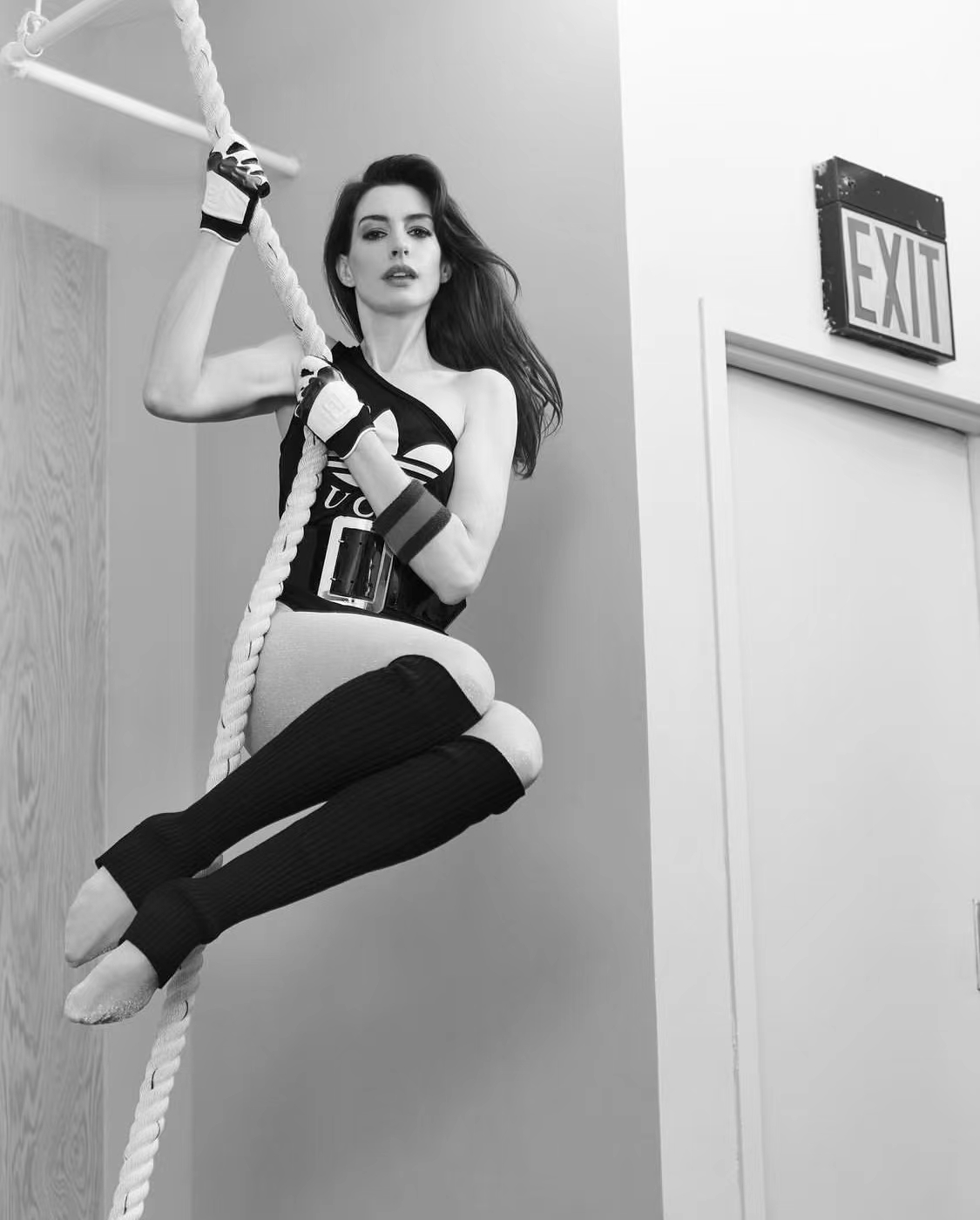 好莱坞女星安海瑟薇穿吊带举哑铃超火辣,自曝曾穿透明礼服被看光休闲区蓝鸢梦想 - Www.slyday.coM 好莱坞女星安海瑟薇穿吊带举哑铃超火辣,自曝曾穿透明礼服被看光休闲区蓝鸢梦想 - Www.slyday.coM