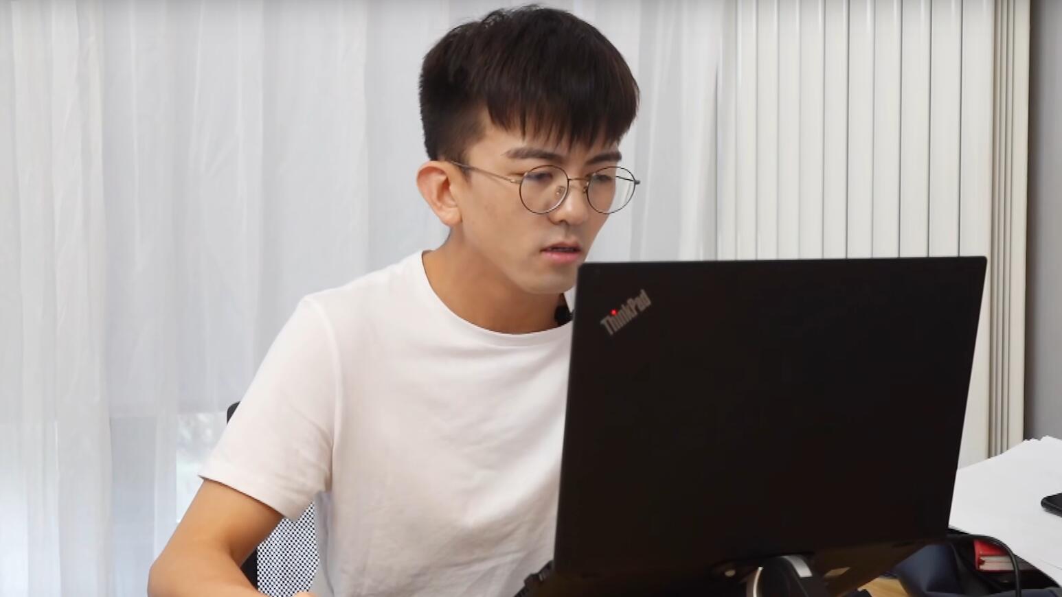 "毕导thu"原名毕啸天,清华大学化工系博士生,2017年春节期间,他以非常