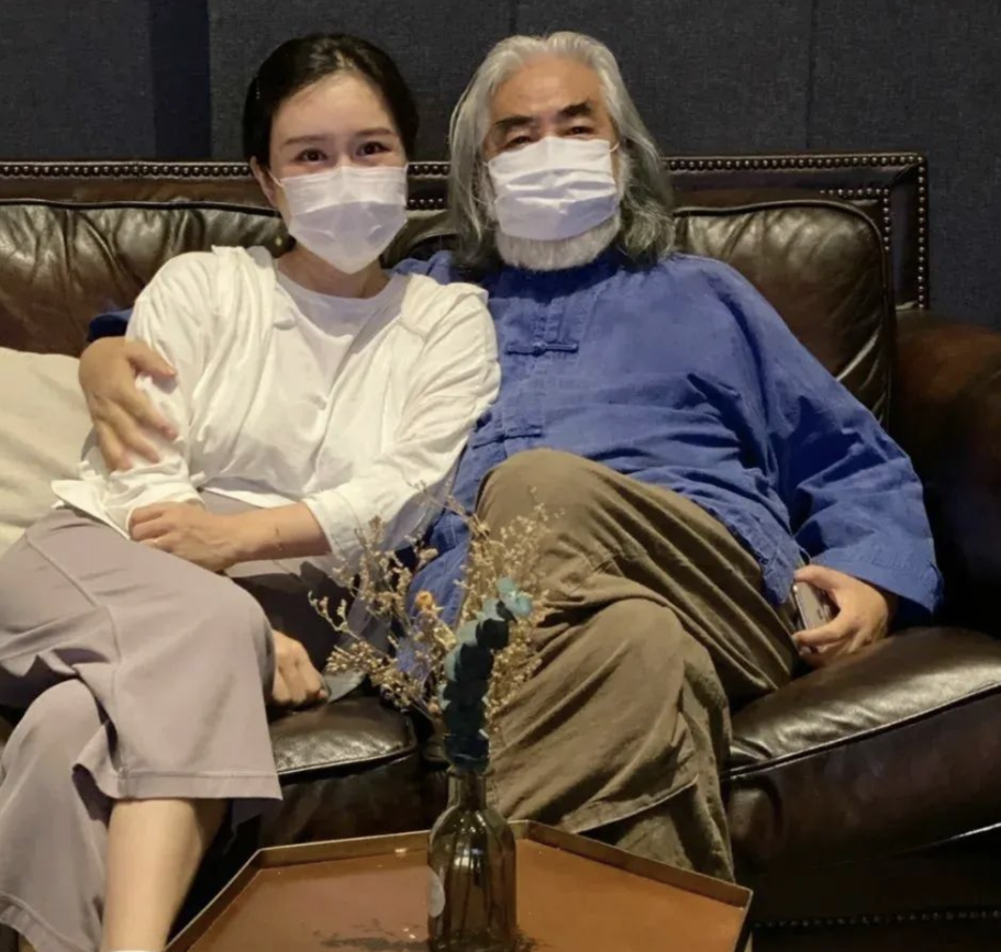 “爷孙恋”的男星有多离谱？有人81岁得女，有人儿子孙子同岁休闲区蓝鸢梦想 - Www.slyday.coM