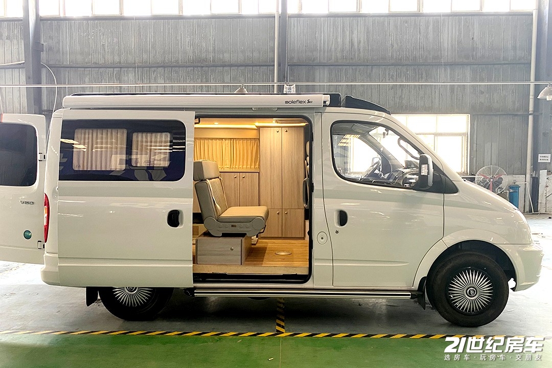 15万多就能买升顶房车这款搏创大通v80竟然有3张床