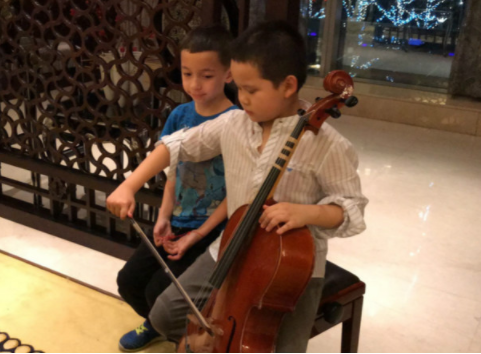 “爷孙恋”的男星有多离谱？有人81岁得女，有人儿子孙子同岁休闲区蓝鸢梦想 - Www.slyday.coM