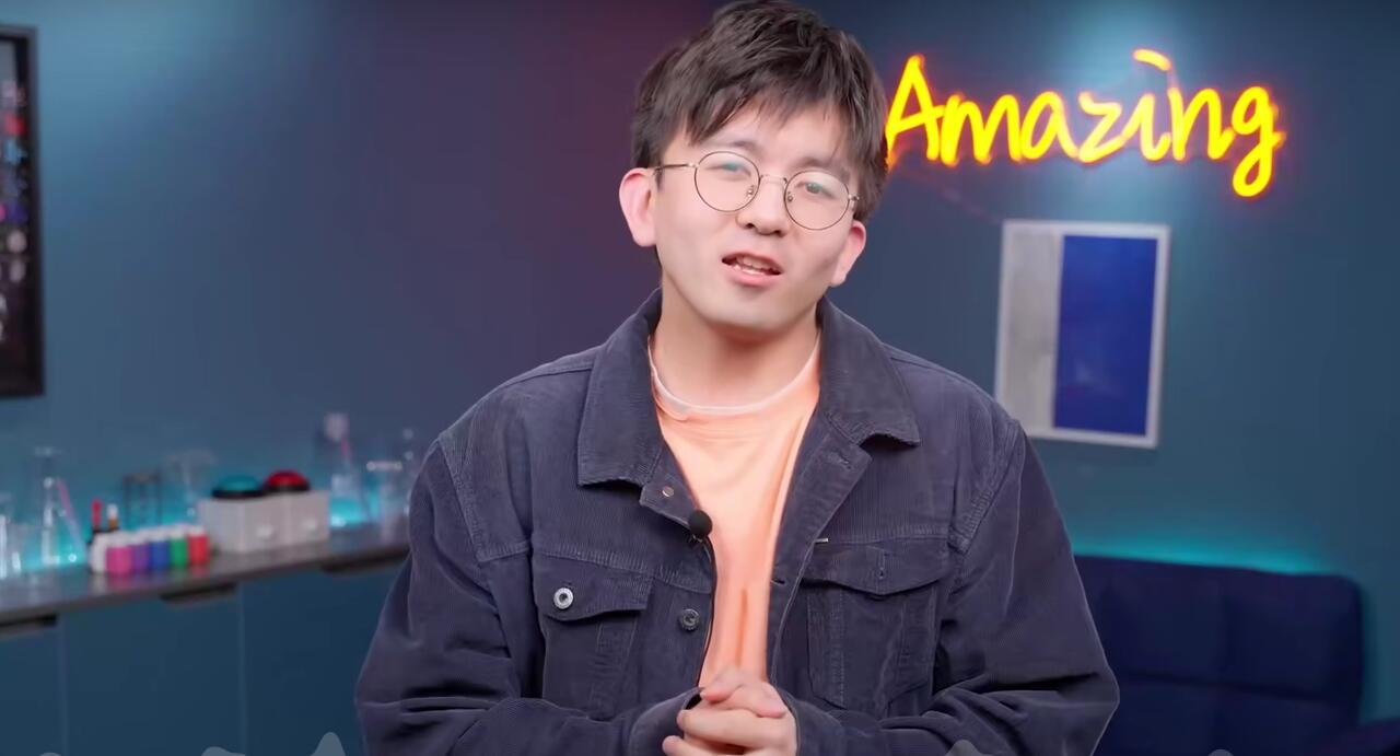 "毕导thu"原名毕啸天,清华大学化工系博士生,2017年春节期间,他以非常