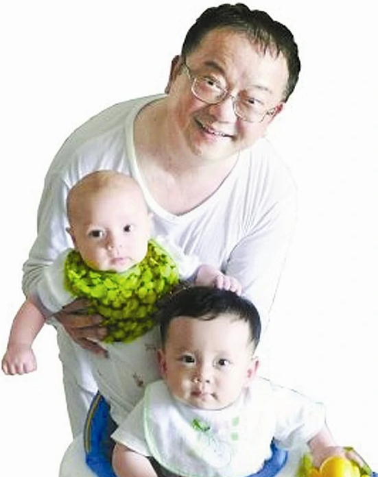 “爷孙恋”的男星有多离谱？有人81岁得女，有人儿子孙子同岁休闲区蓝鸢梦想 - Www.slyday.coM