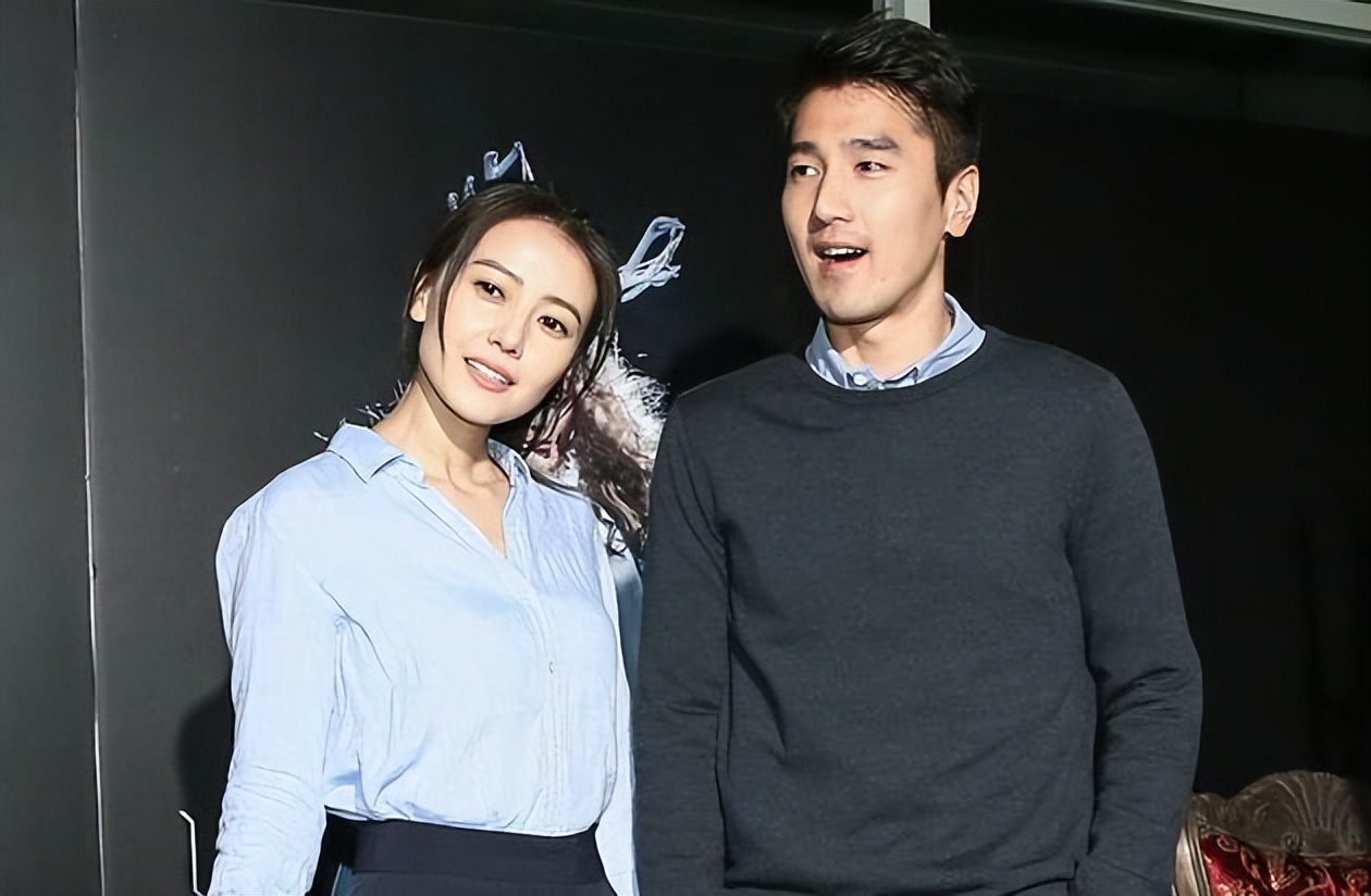 高圆圆获3岁女儿探班!女儿长发披肩,被妈妈称是梳小辫的赵又廷休闲区蓝鸢梦想 - Www.slyday.coM 高圆圆获3岁女儿探班!女儿长发披肩,被妈妈称是梳小辫的赵又廷休闲区蓝鸢梦想 - Www.slyday.coM