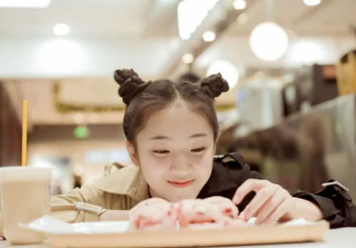 她10岁出演貂蝉,一袭红衣比彭小苒还惊艳,众人在等她长大休闲区蓝鸢梦想 - Www.slyday.coM 她10岁出演貂蝉,一袭红衣比彭小苒还惊艳,众人在等她长大休闲区蓝鸢梦想 - Www.slyday.coM