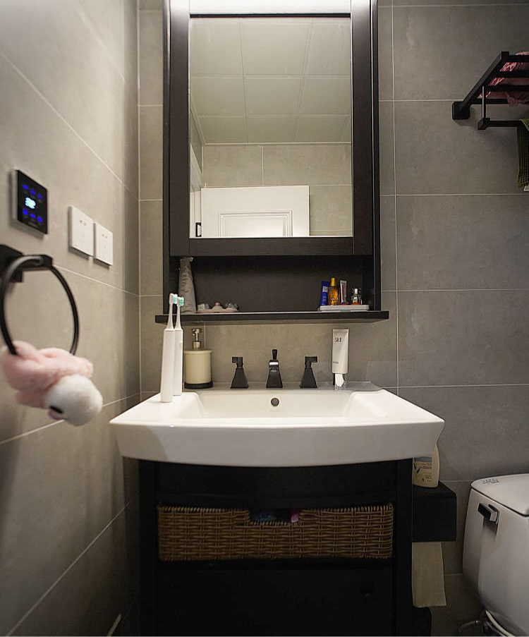 00后新婚夫妻的家,70㎡的空间,虽然不大但很有设计感休闲区蓝鸢梦想 - Www.slyday.coM 00后新婚夫妻的家,70㎡的空间,虽然不大但很有设计感休闲区蓝鸢梦想 - Www.slyday.coM