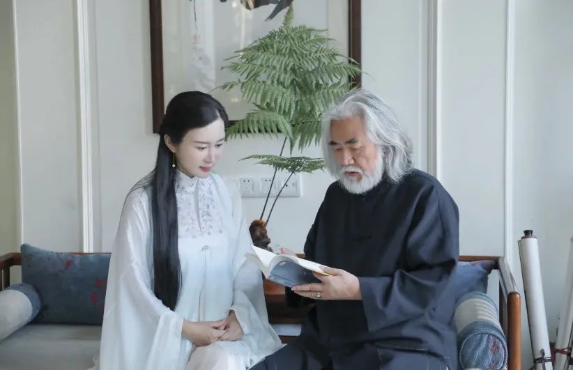 “爷孙恋”的男星有多离谱？有人81岁得女，有人儿子孙子同岁休闲区蓝鸢梦想 - Www.slyday.coM