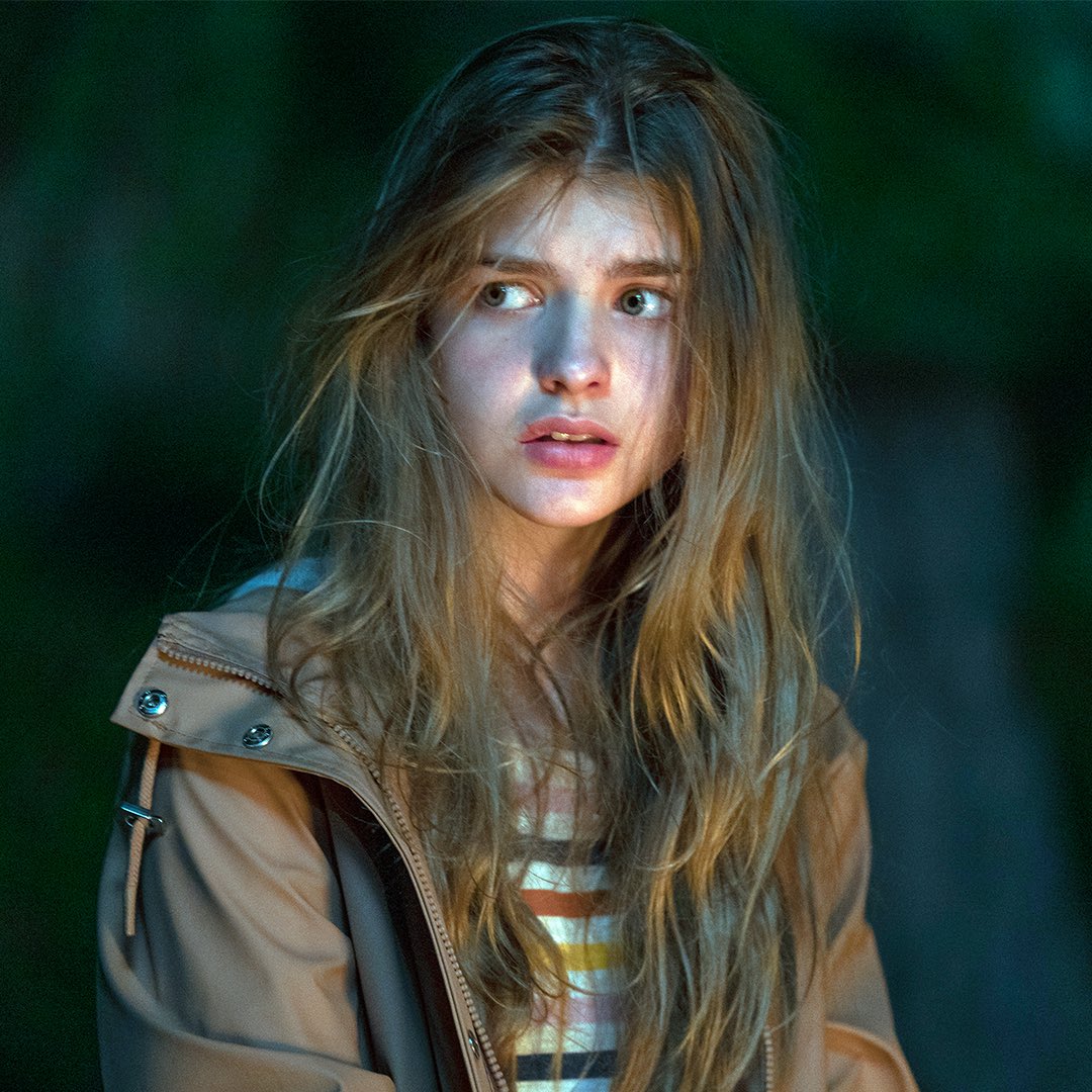 而如今莉莉安娜·雷也美貌更加升级,一头灿烂金发和甜美笑容都超有