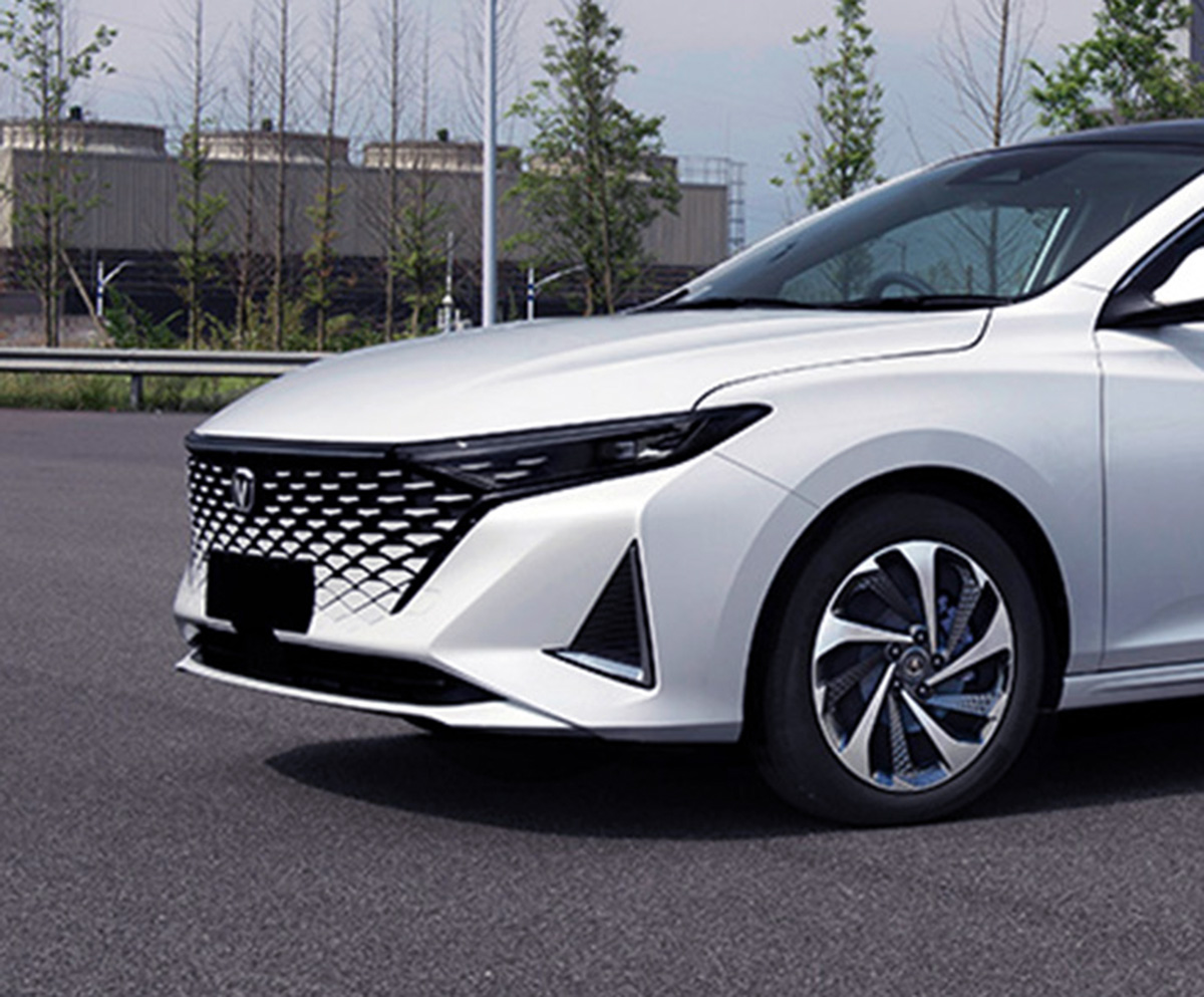 新款长安锐程cc实车曝光换装新前脸外观很霸气15t动力