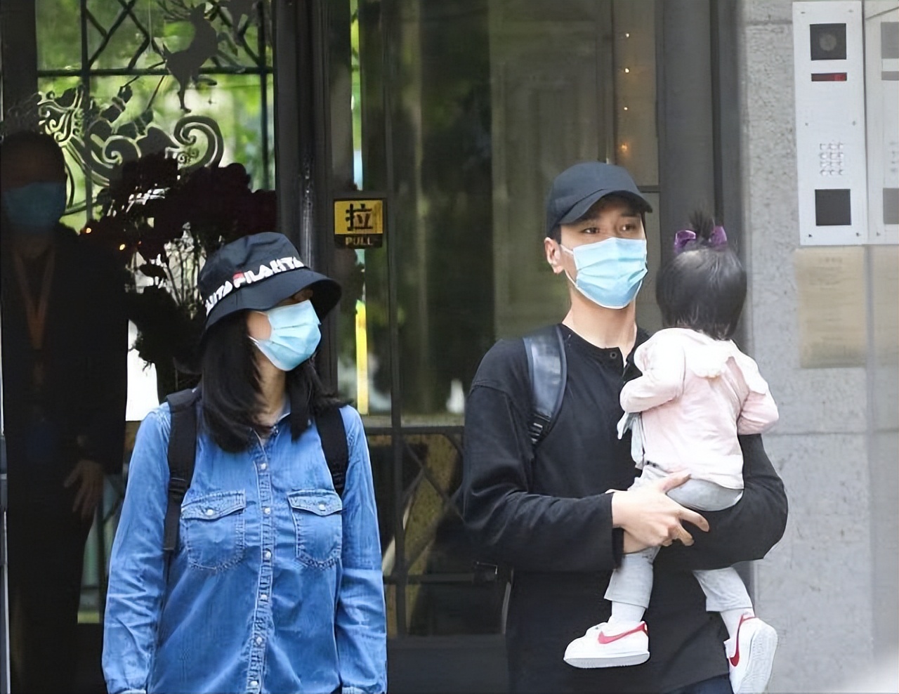 高圆圆获3岁女儿探班!女儿长发披肩,被妈妈称是梳小辫的赵又廷休闲区蓝鸢梦想 - Www.slyday.coM 高圆圆获3岁女儿探班!女儿长发披肩,被妈妈称是梳小辫的赵又廷休闲区蓝鸢梦想 - Www.slyday.coM