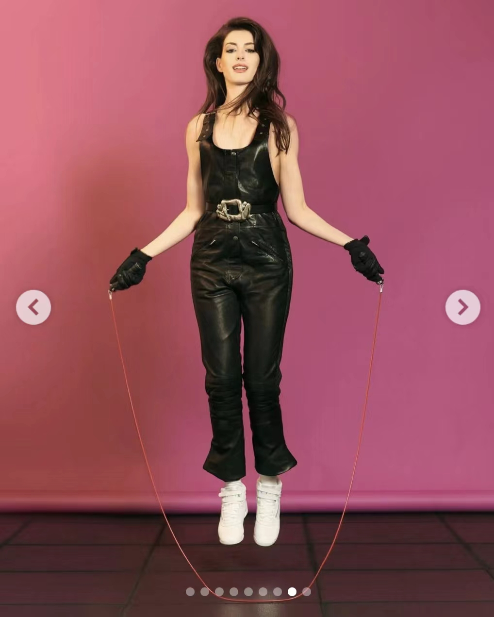 好莱坞女星安海瑟薇穿吊带举哑铃超火辣,自曝曾穿透明礼服被看光休闲区蓝鸢梦想 - Www.slyday.coM 好莱坞女星安海瑟薇穿吊带举哑铃超火辣,自曝曾穿透明礼服被看光休闲区蓝鸢梦想 - Www.slyday.coM